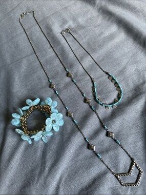2 Necklaces and 1 Bracelet Turquoise Bead Layered Necklace with Floral Bracelet